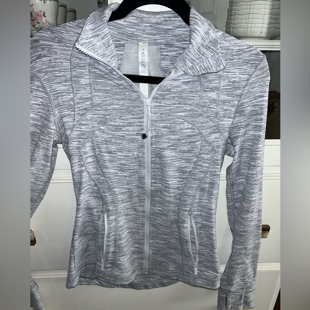 Grey & White LuluLemon jacket size 6 - Picture 1 of 2